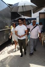 Shahid Kapoor snapped in Mumbai on 3rd June 2016
